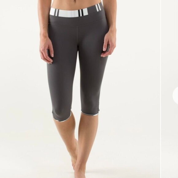 Lululemon Bandha Crop Soot Light / Groovy Stripe Nimbus Size 2 - Picture 1 of 9